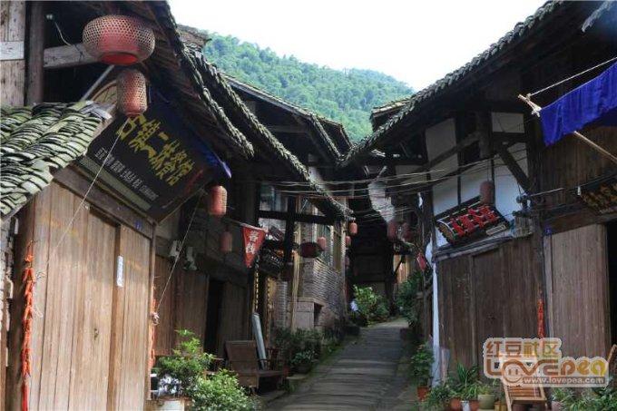 “春城”昆明迎来2024年首场雪 民众开启“云”赏雪模式